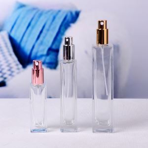 Kwadratowa przezroczysta szklana butelka perfum